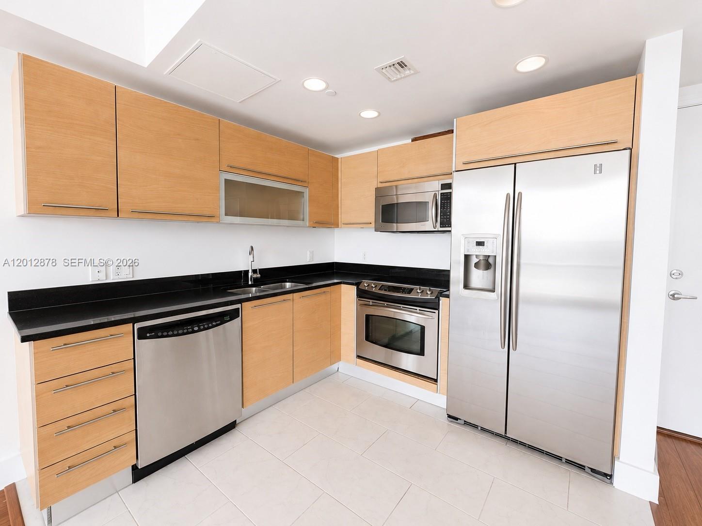 951 Brickell Ave #2208, Miami FL 33131