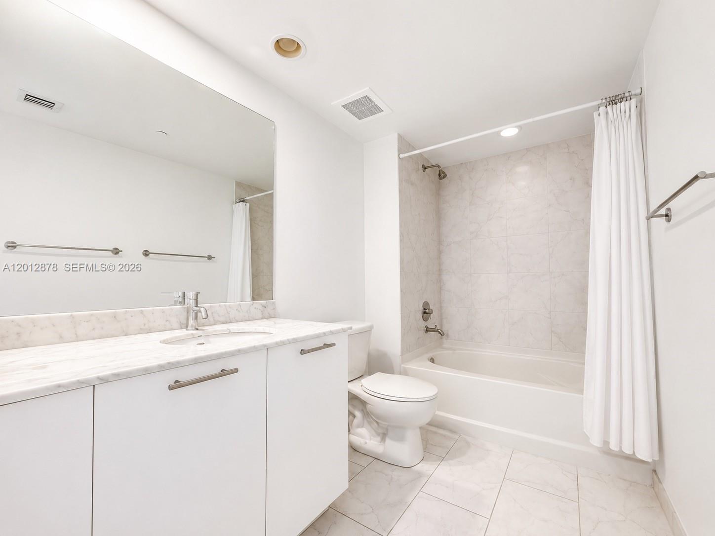 951 Brickell Ave #2208, Miami FL 33131