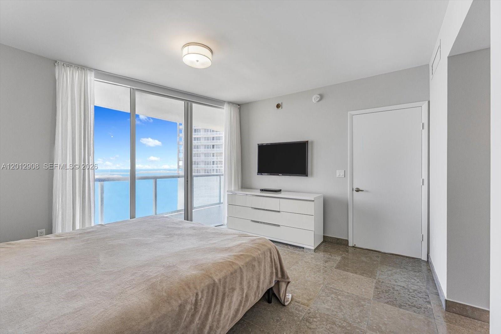 465 Brickell Ave #4805, Miami FL 33131