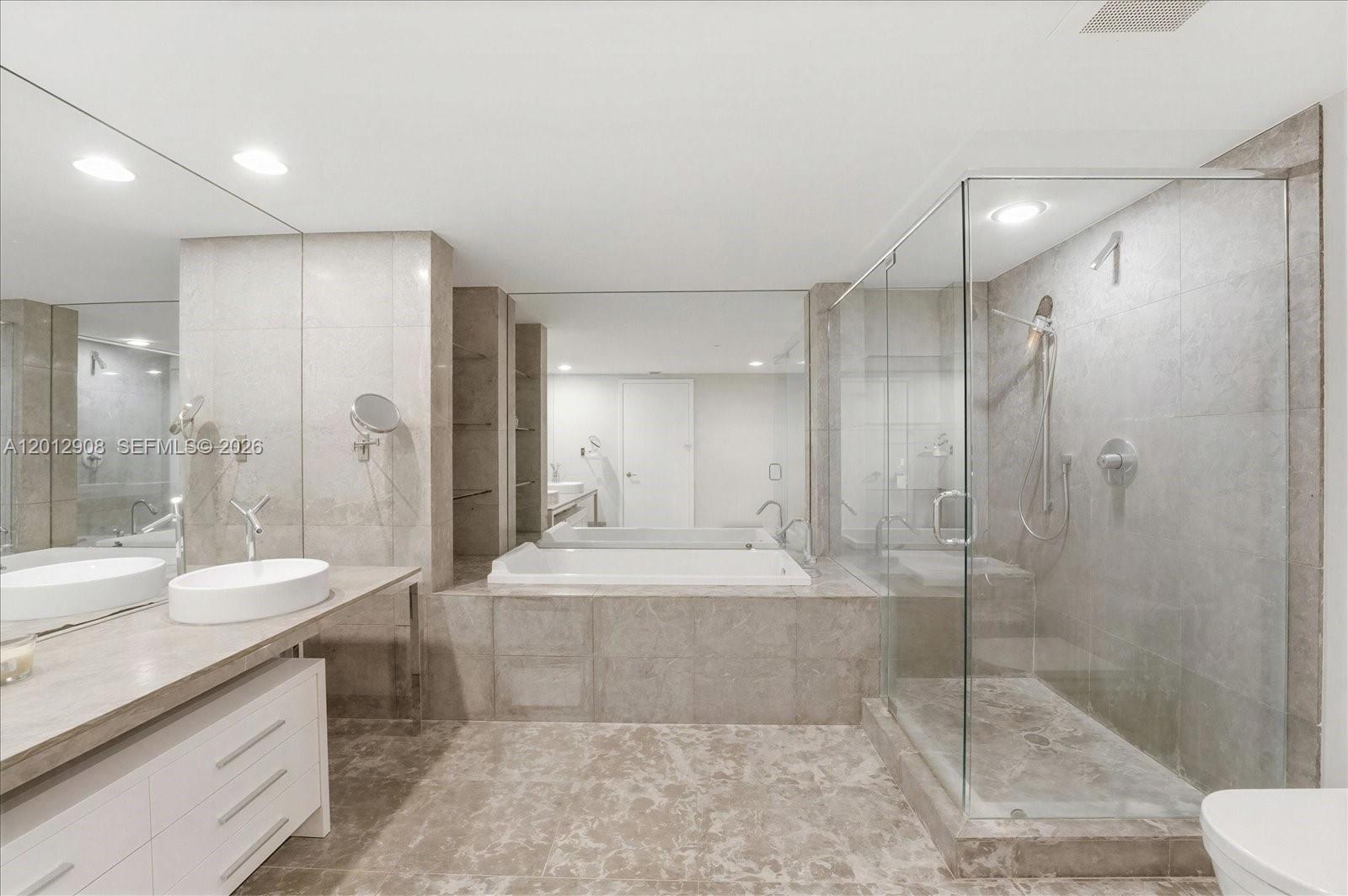 465 Brickell Ave #4805, Miami FL 33131