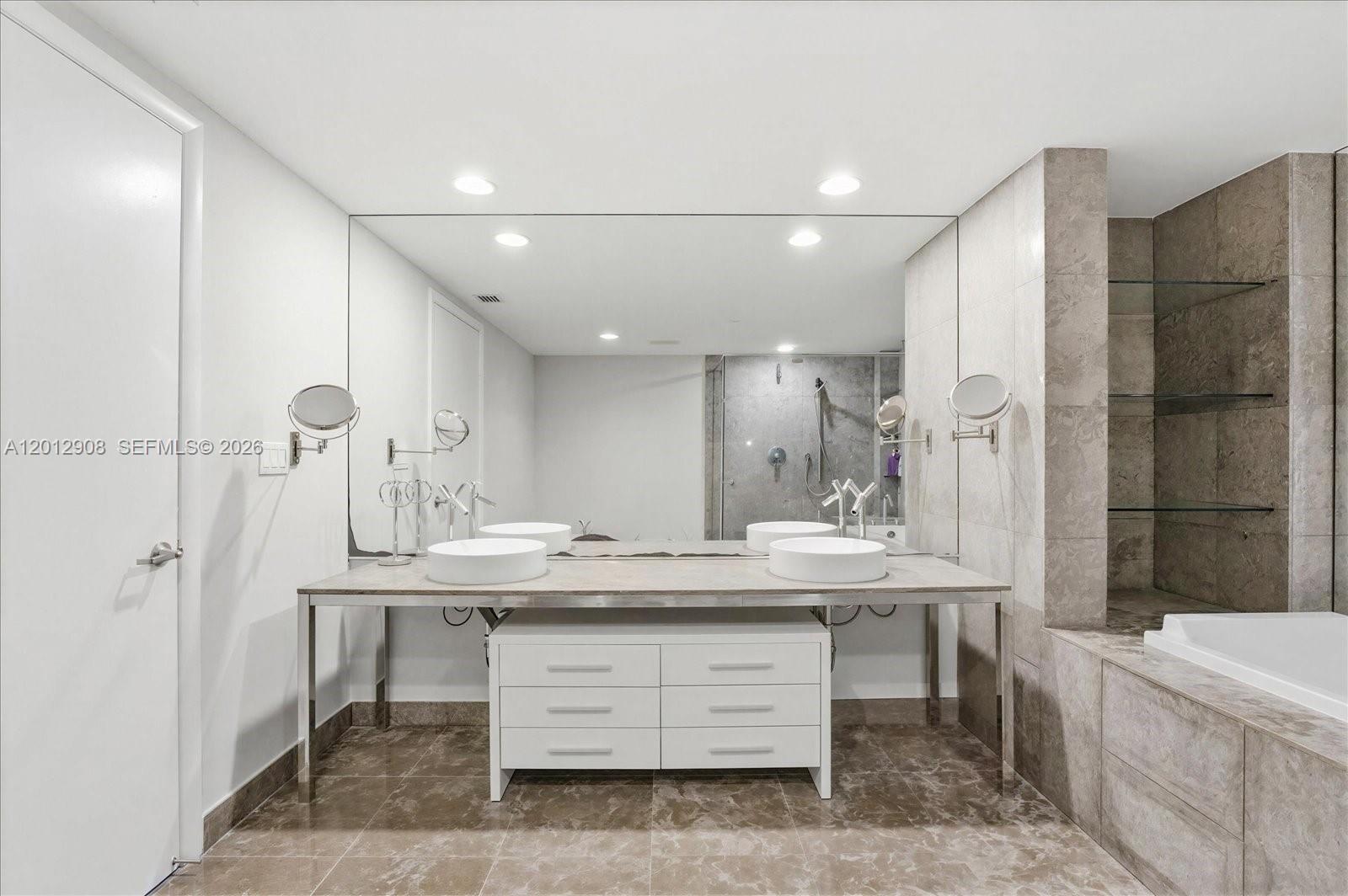 465 Brickell Ave #4805, Miami FL 33131