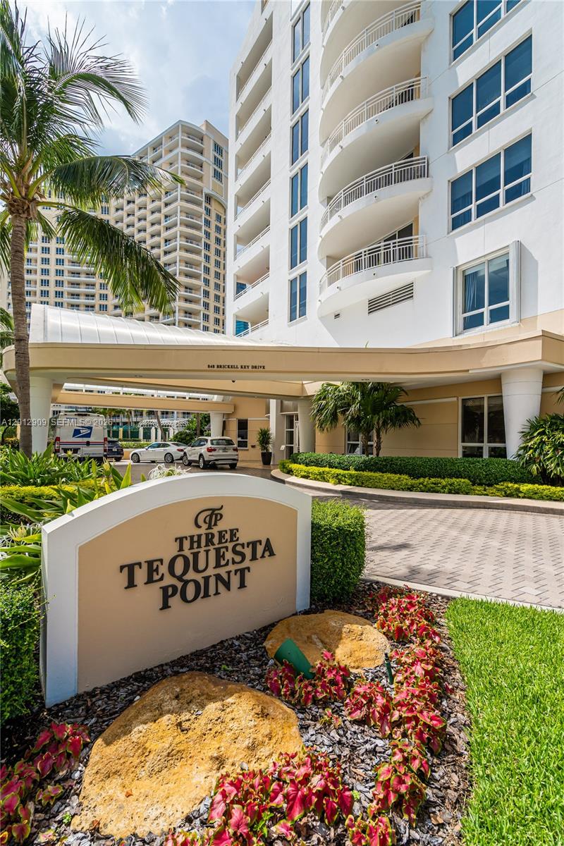 848 Brickell Key Dr #1903, Miami FL 33131