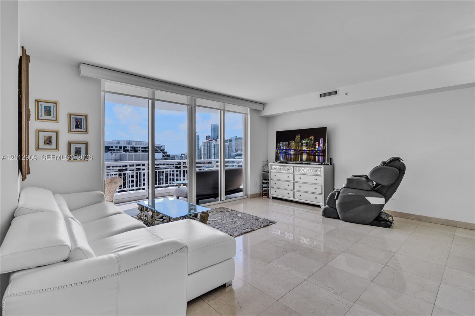 848 Brickell Key Dr #1903, Miami FL 33131
