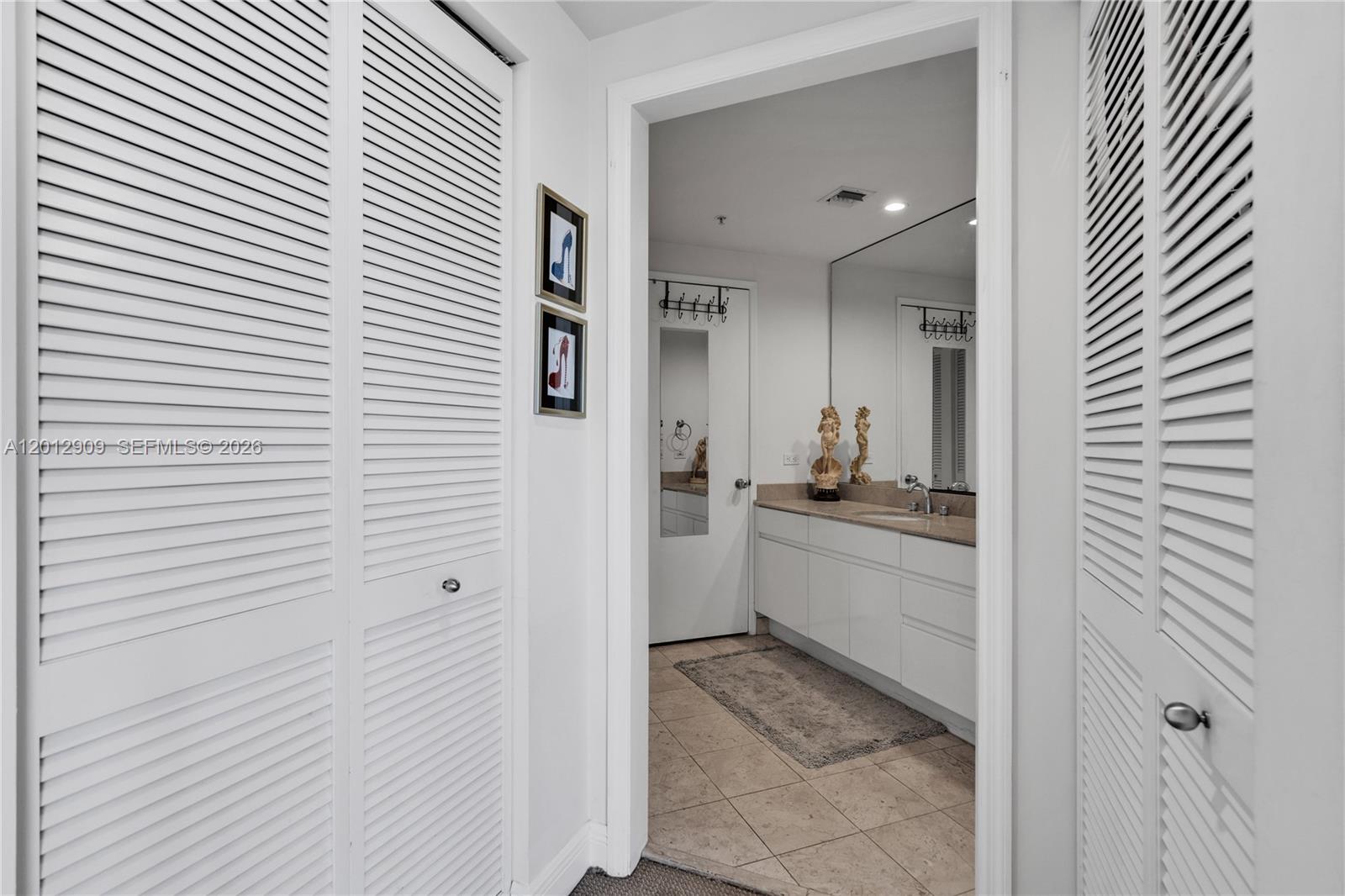 848 Brickell Key Dr #1903, Miami FL 33131