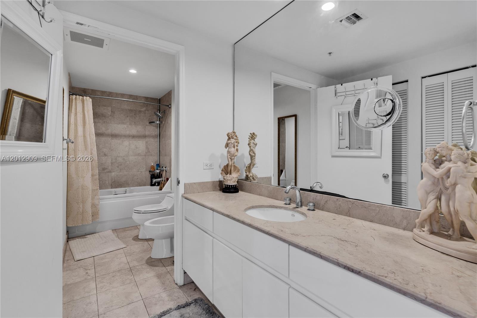 848 Brickell Key Dr #1903, Miami FL 33131