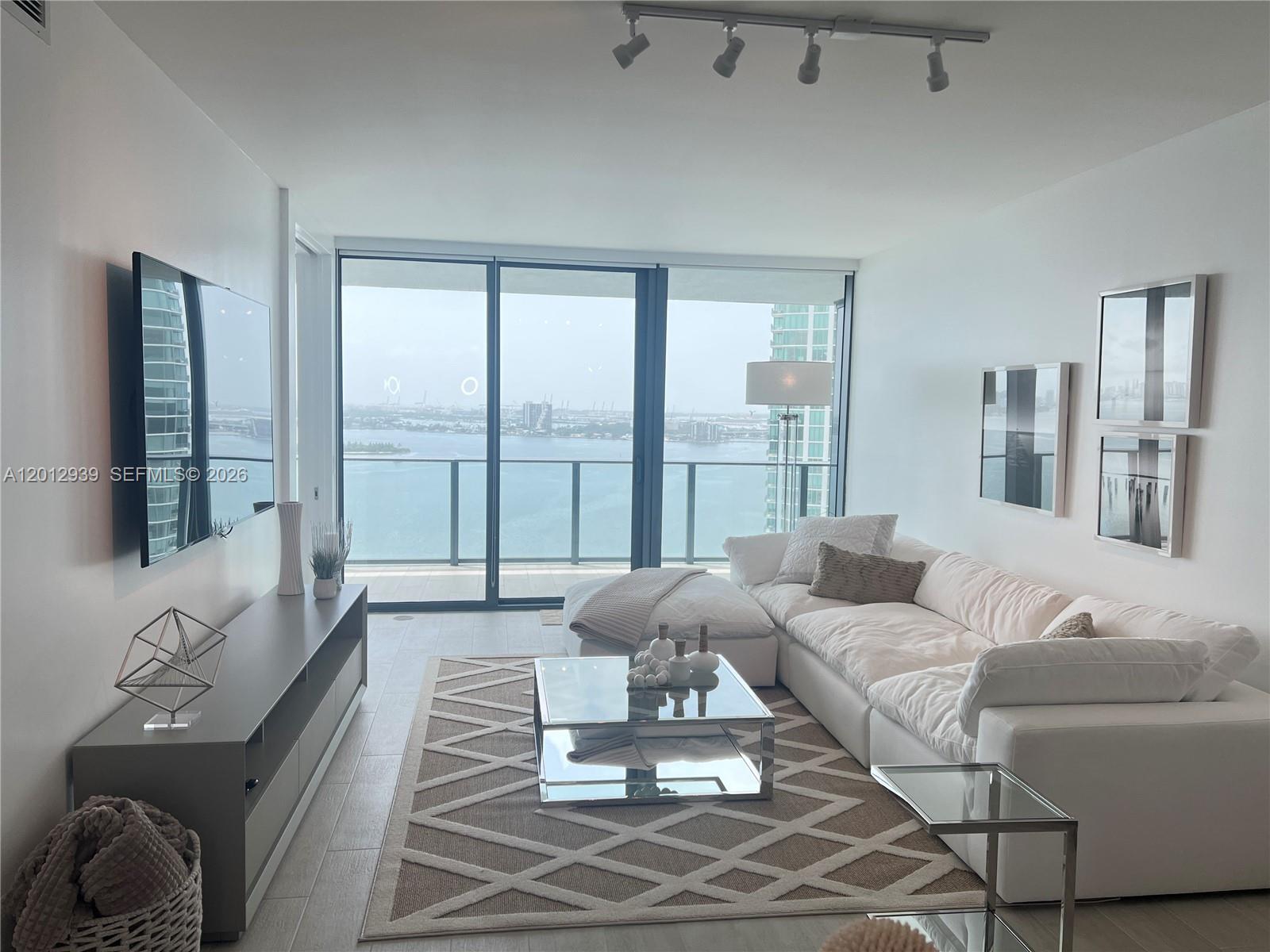 650 NE 32nd St #2406, Miami FL 33137