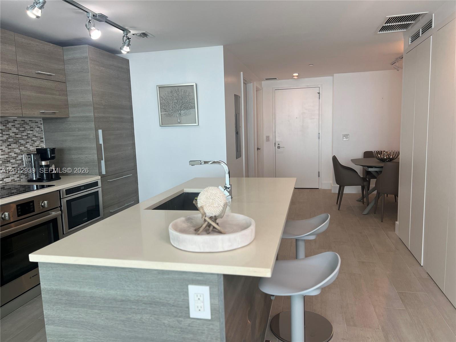 650 NE 32nd St #2406, Miami FL 33137