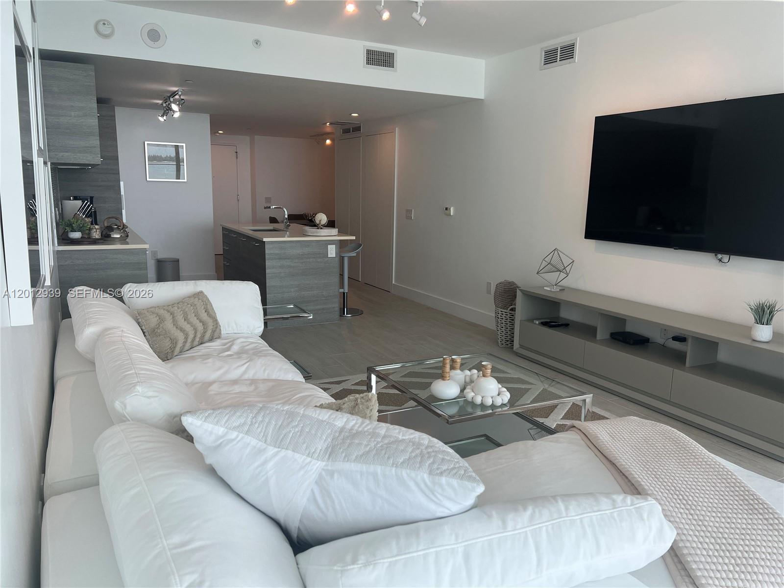 650 NE 32nd St #2406, Miami FL 33137