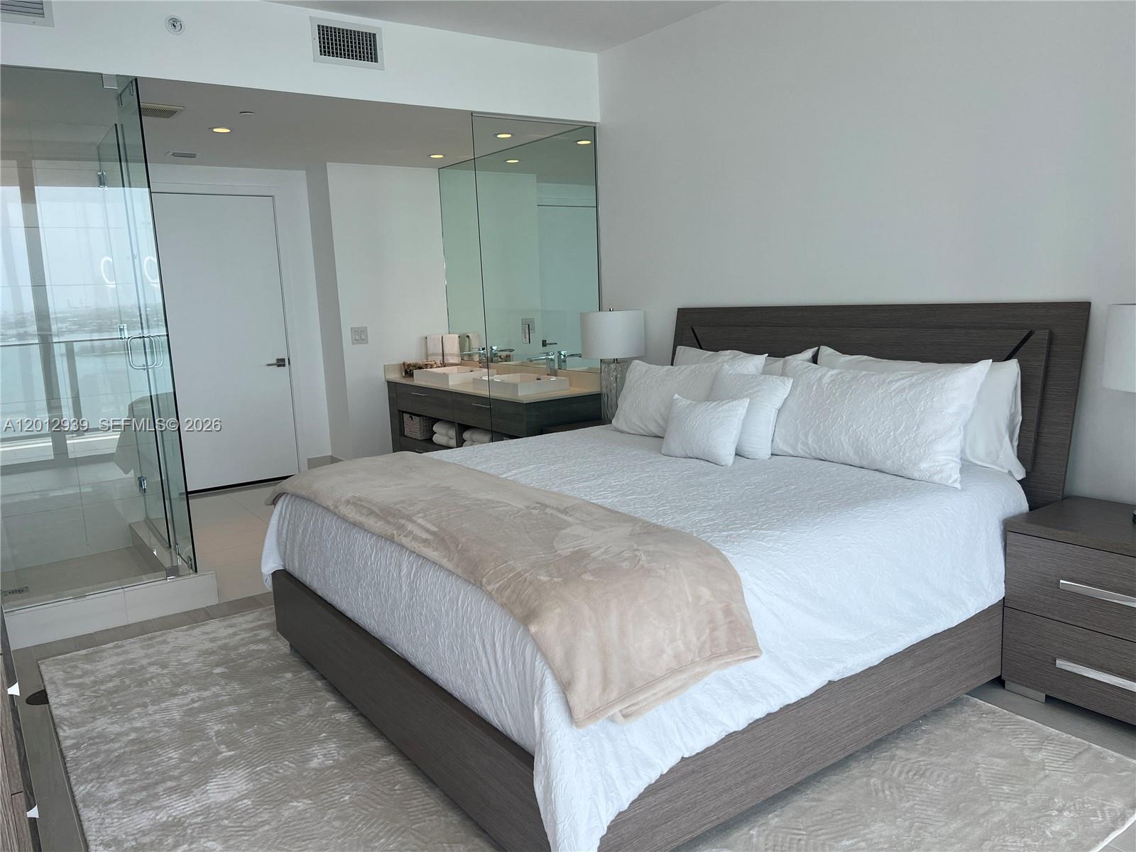 650 NE 32nd St #2406, Miami FL 33137