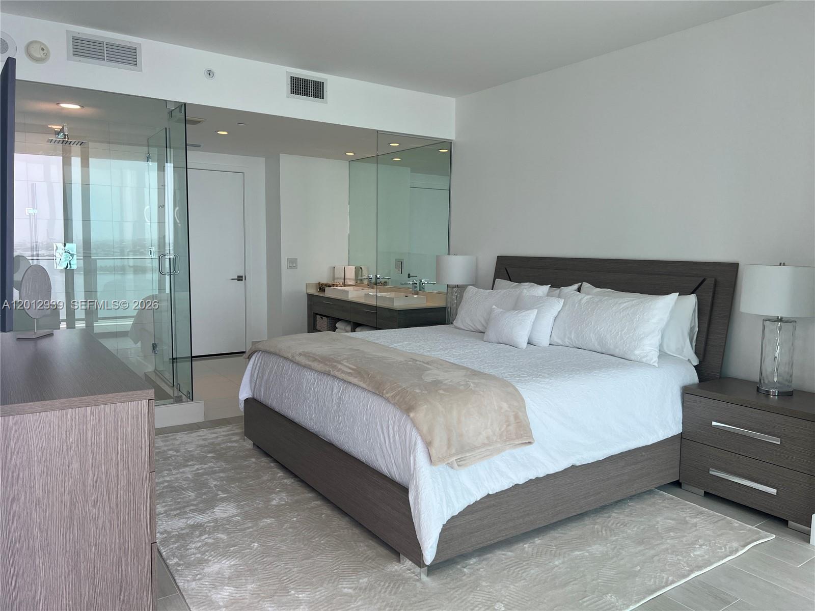 650 NE 32nd St #2406, Miami FL 33137