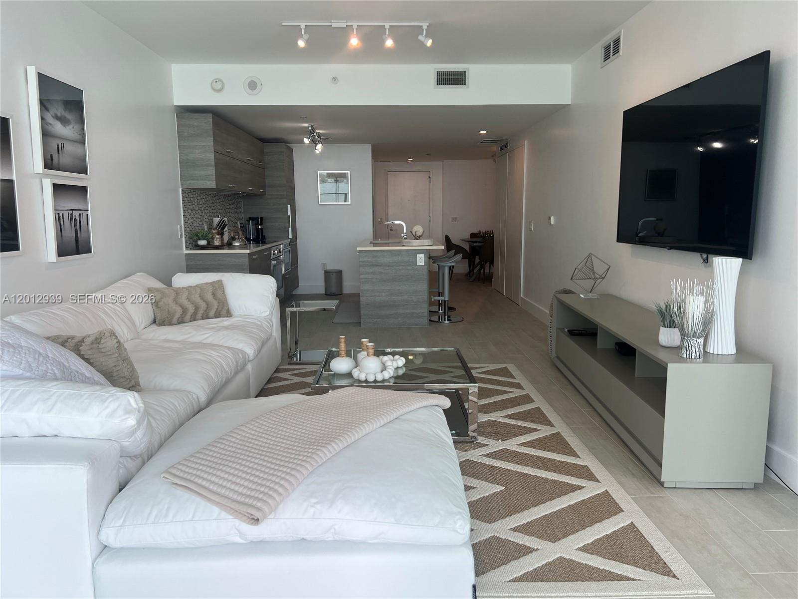 650 NE 32nd St #2406, Miami FL 33137