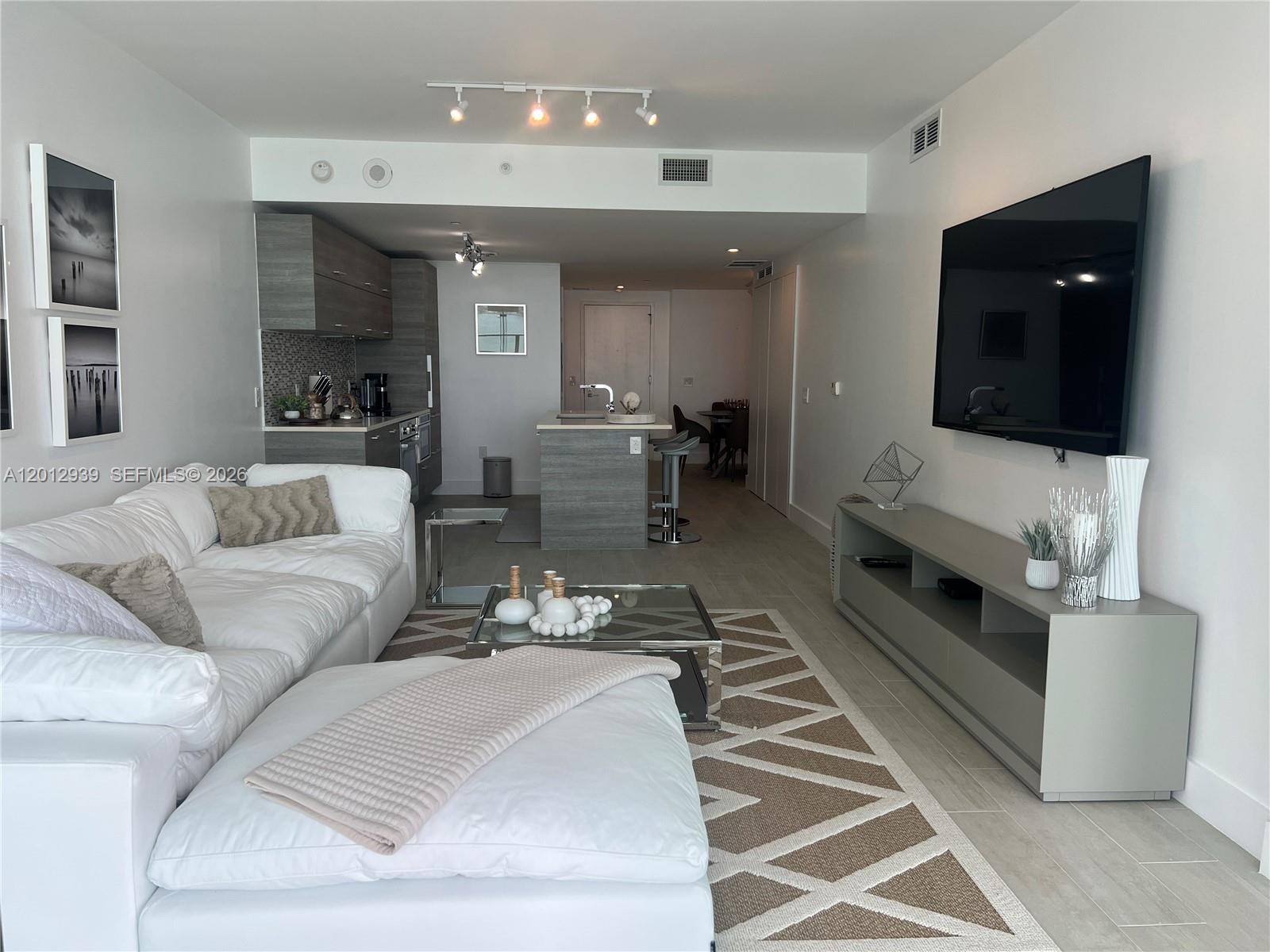 650 NE 32nd St #2406, Miami FL 33137