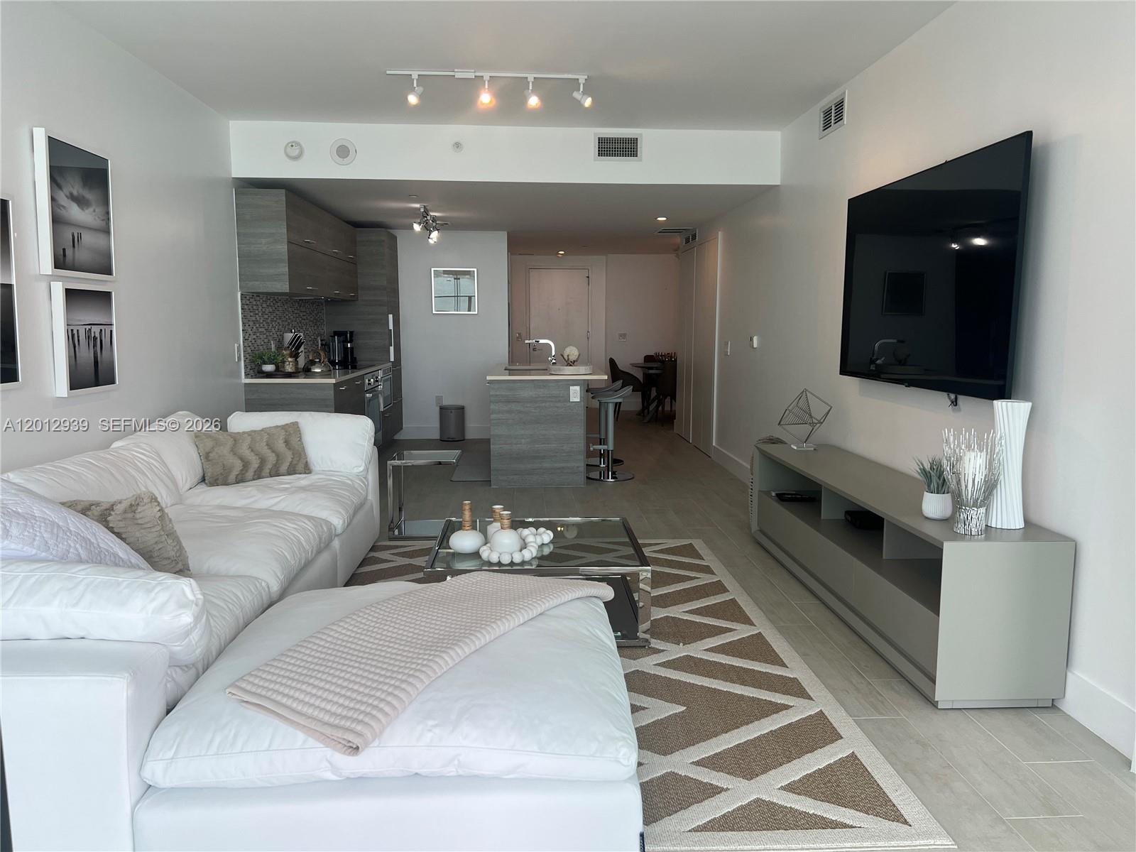 650 NE 32nd St #2406, Miami FL 33137