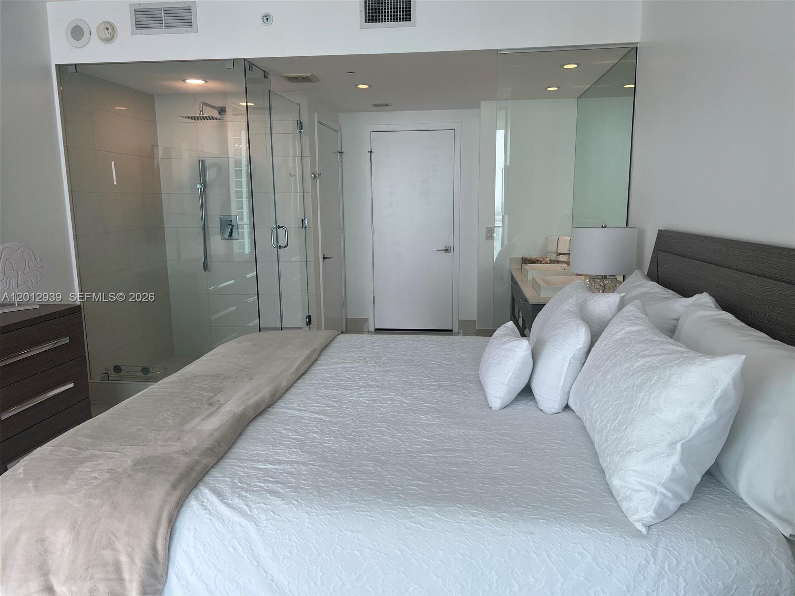 650 NE 32nd St #2406, Miami FL 33137