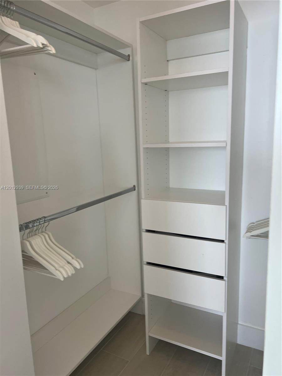 650 NE 32nd St #2406, Miami FL 33137