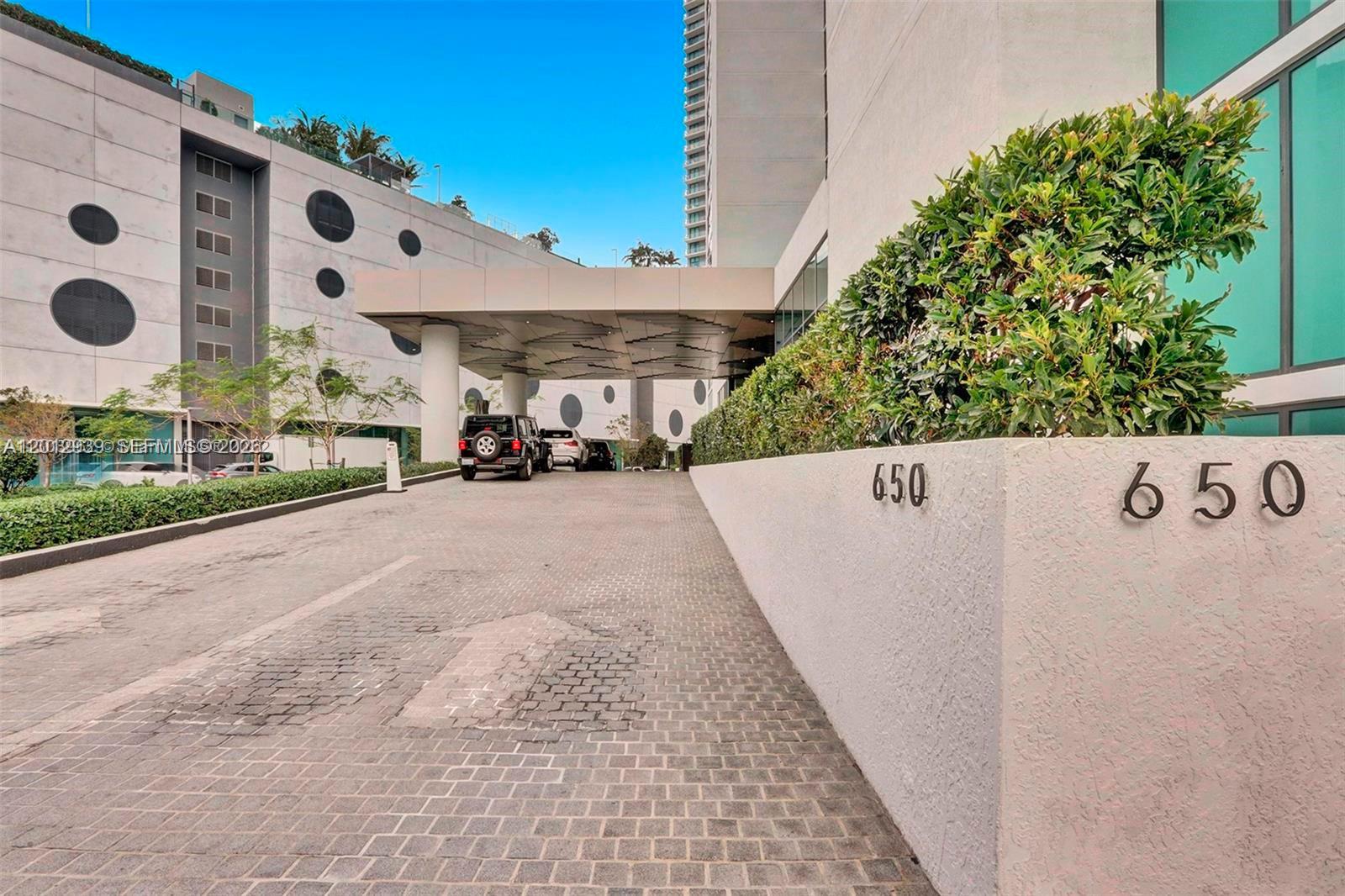 650 NE 32nd St #2406, Miami FL 33137