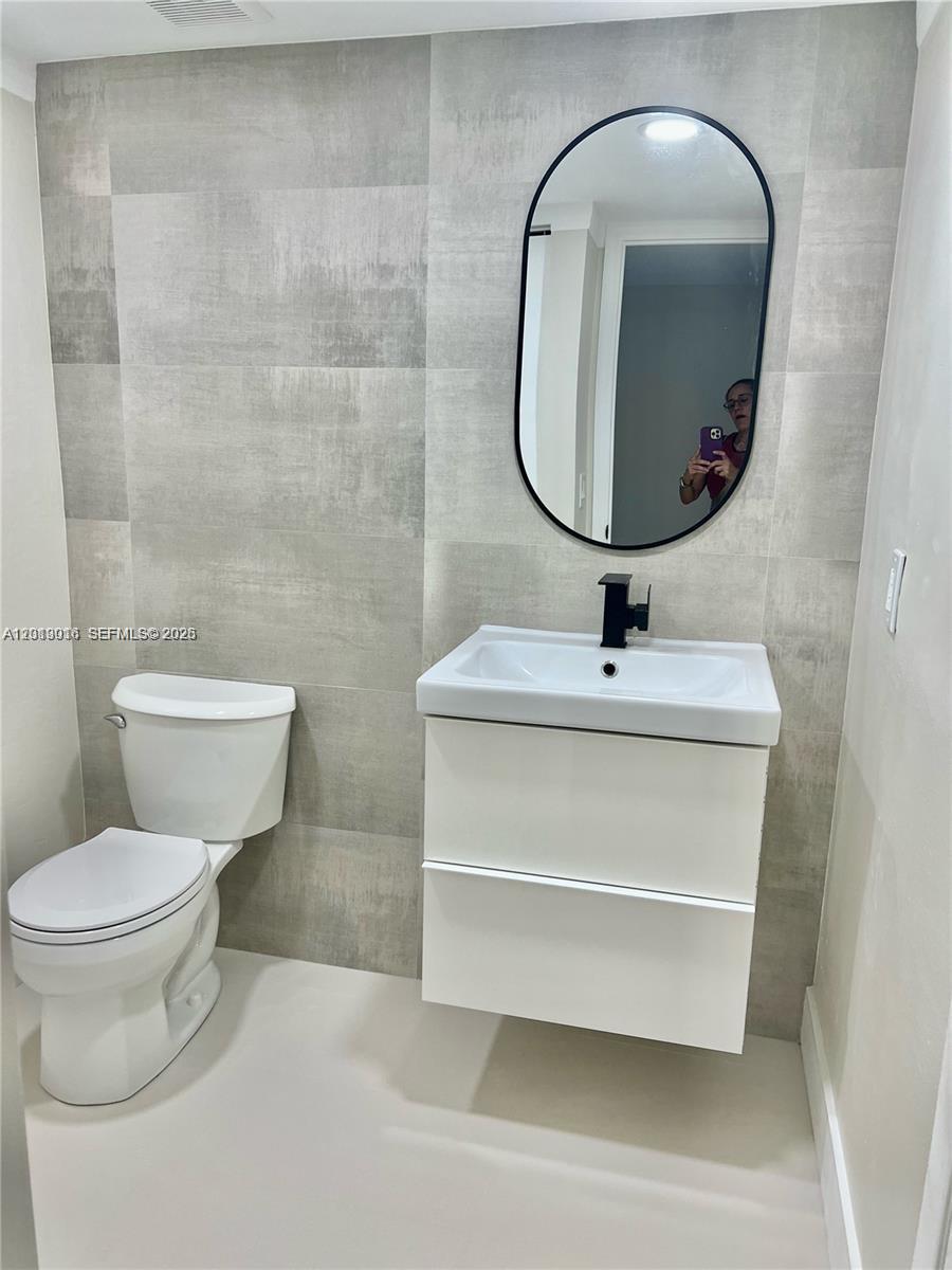 491 Racquet Club Rd #312, Weston FL 33326