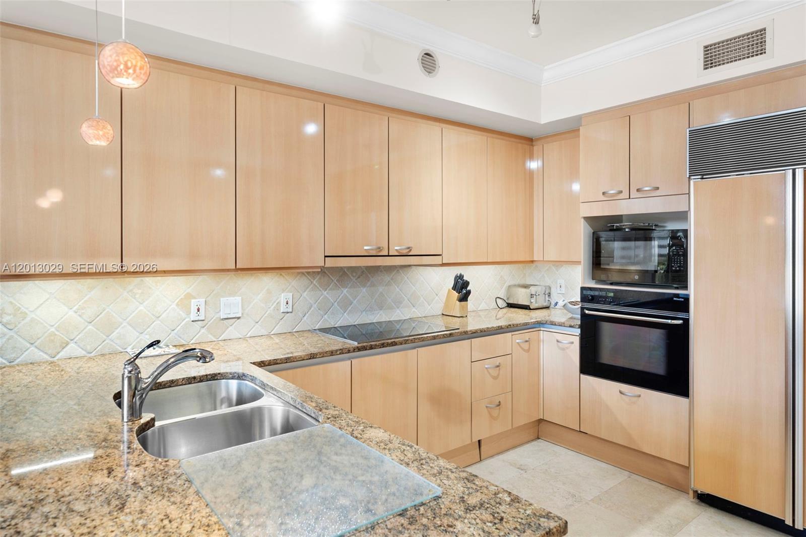791 Crandon Blvd #404, Key Biscayne FL 33149