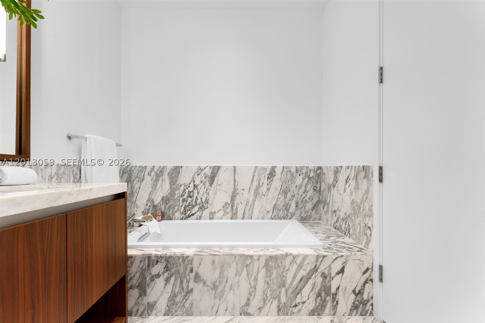 175 SE 25 RD #3601, Miami FL 33129