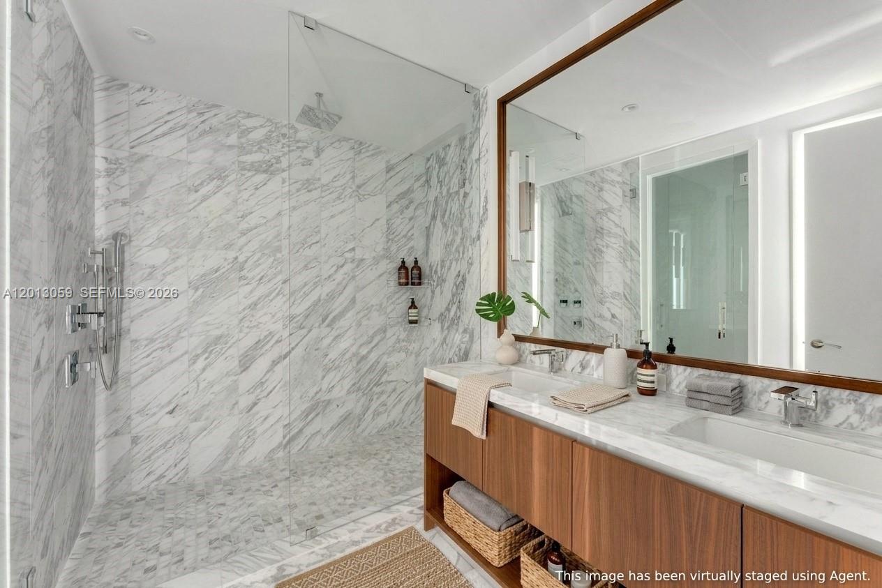 175 SE 25 RD #3601, Miami FL 33129