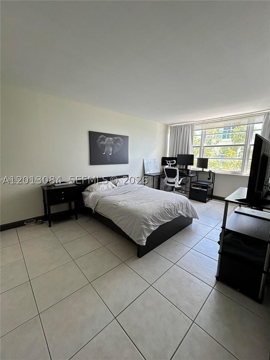 2016 Bay Dr #407, Miami Beach FL 33141