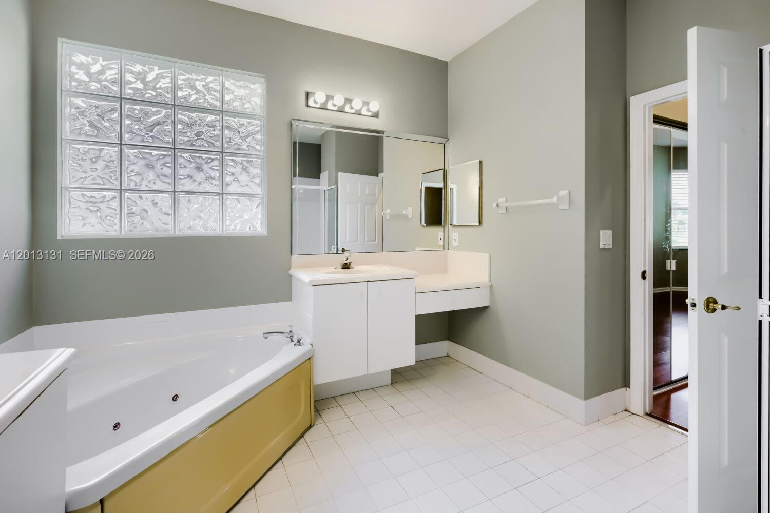 117 Palm Cir, Atlantis FL 33462