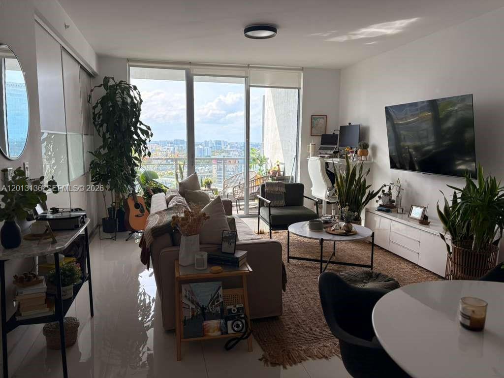 90 SW 3rd St #2106, Miami FL 33130