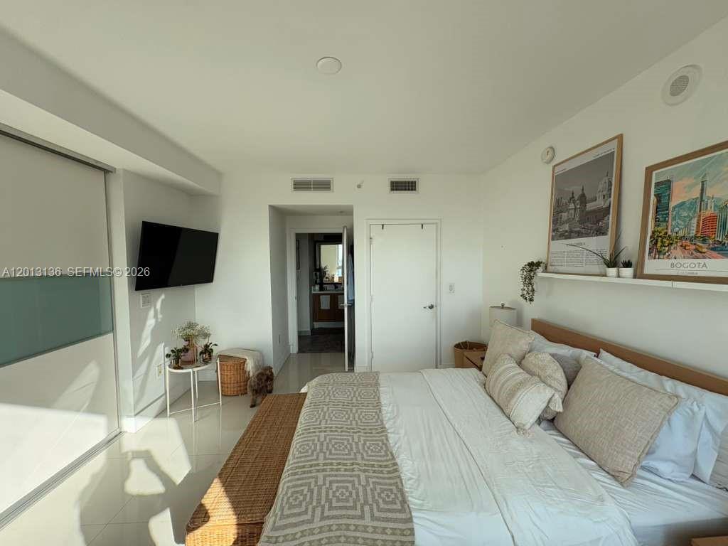 90 SW 3rd St #2106, Miami FL 33130