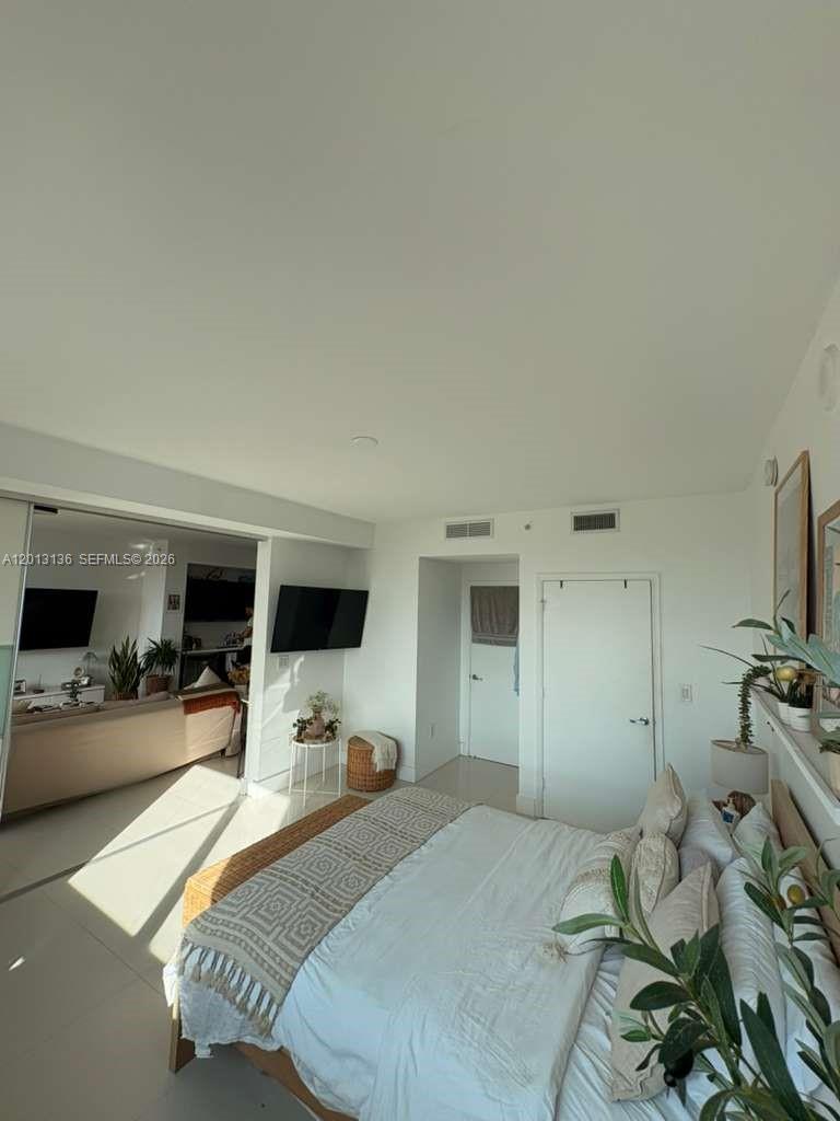 90 SW 3rd St #2106, Miami FL 33130