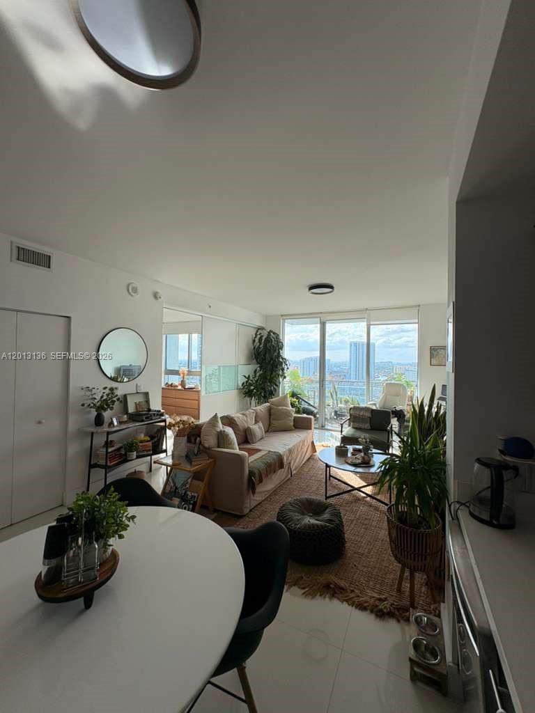 90 SW 3rd St #2106, Miami FL 33130