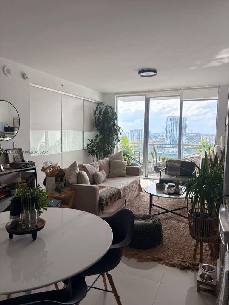 90 SW 3rd St #2106, Miami FL 33130