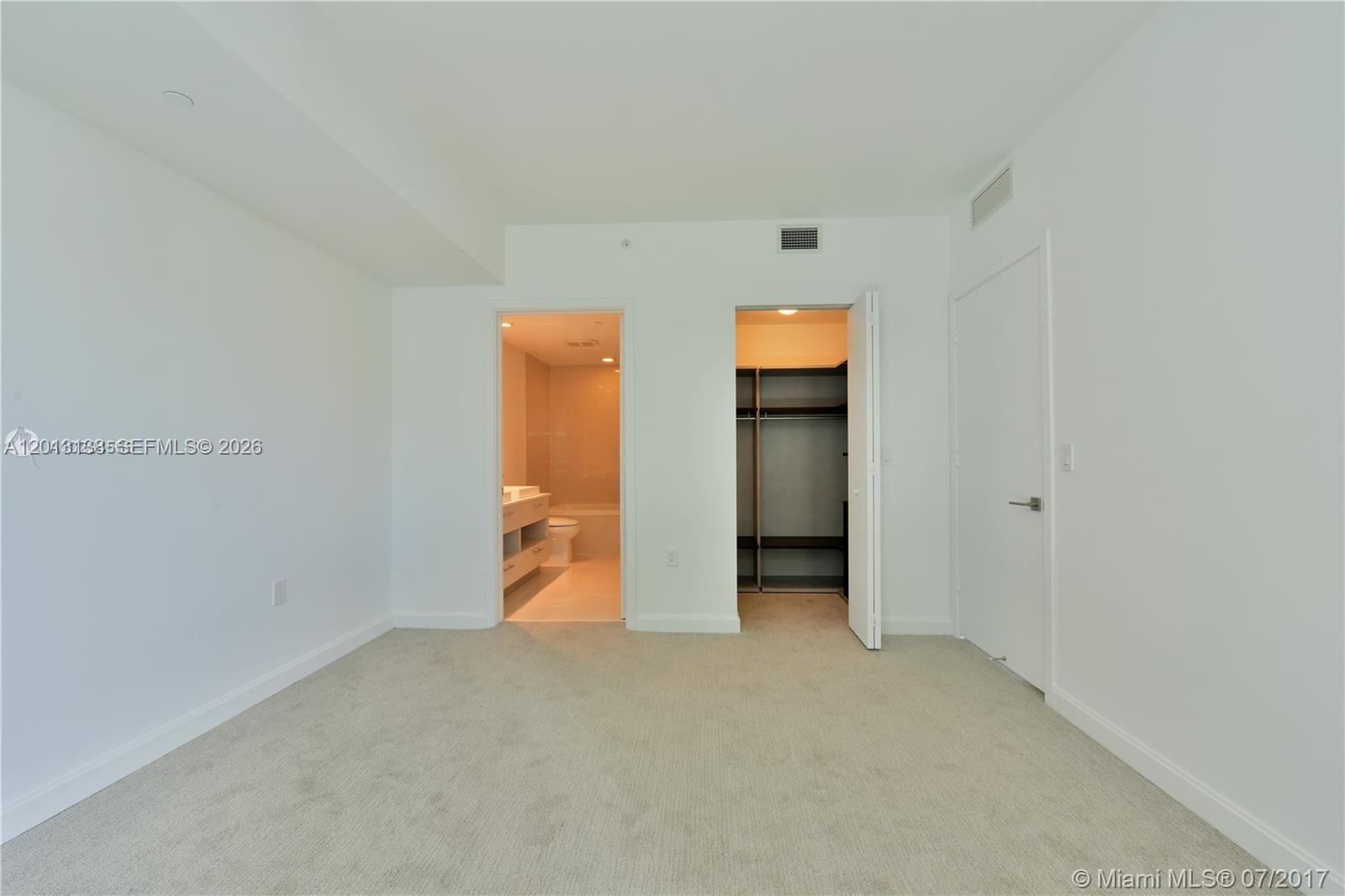 45 SW 9 st #1907, Miami FL 33130