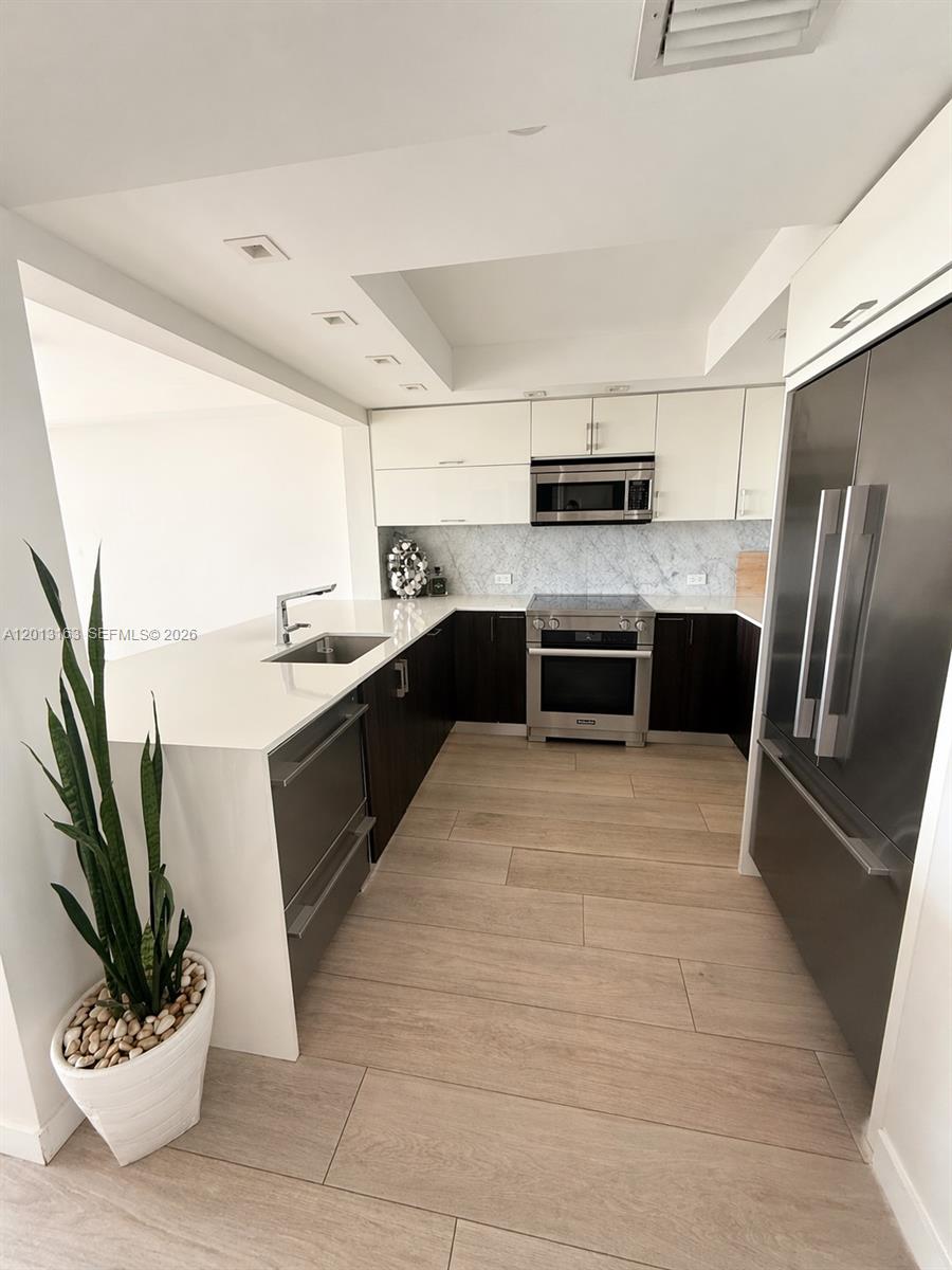 400 S Pointe Dr #707, Miami Beach FL 33139
