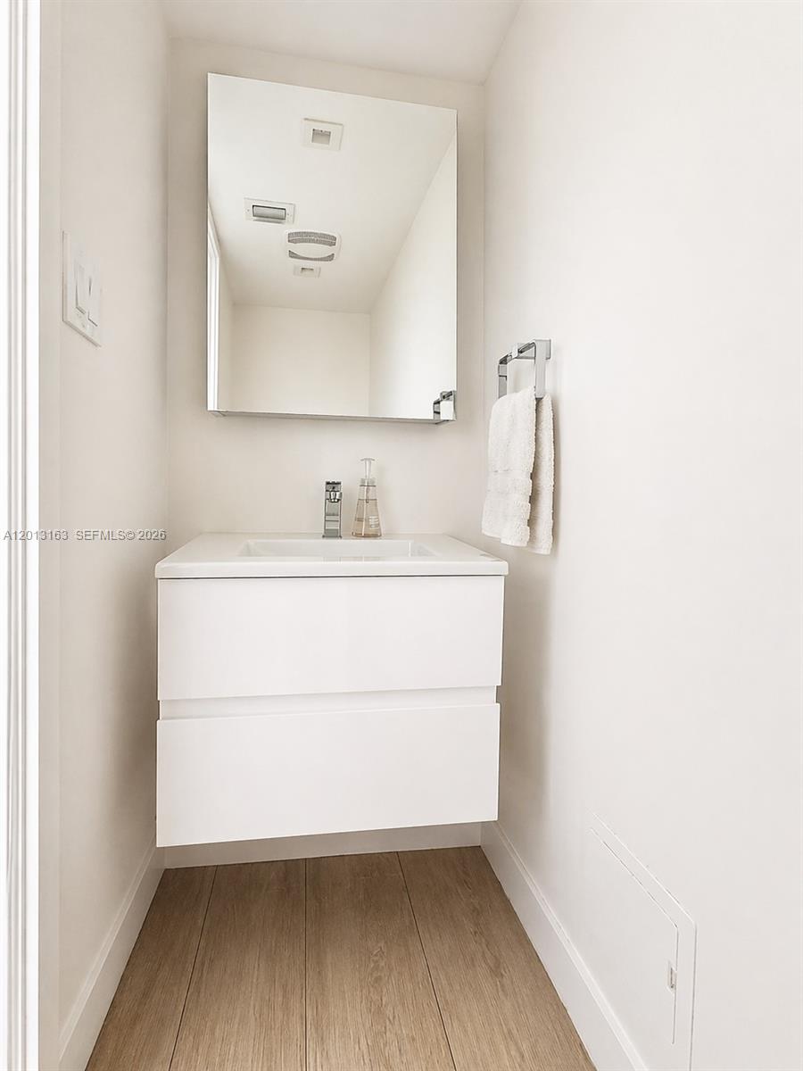 400 S Pointe Dr #707, Miami Beach FL 33139