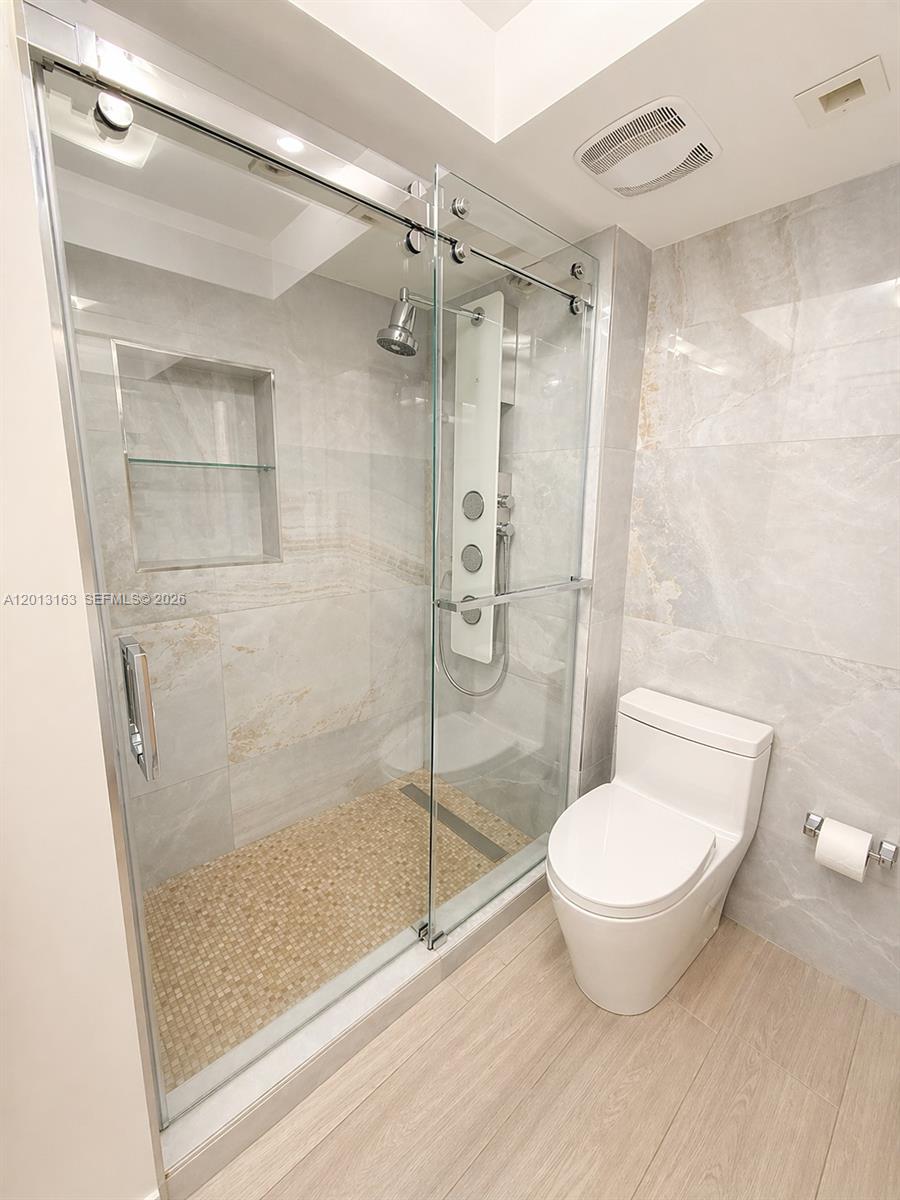 400 S Pointe Dr #707, Miami Beach FL 33139