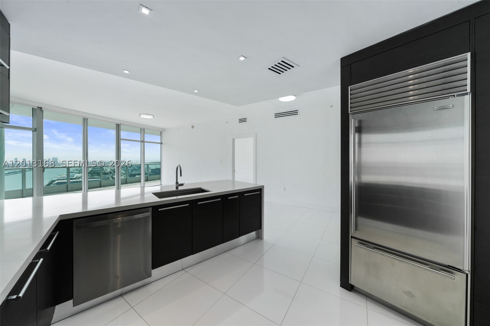 900 Biscayne Blvd #4006, Miami FL 33132