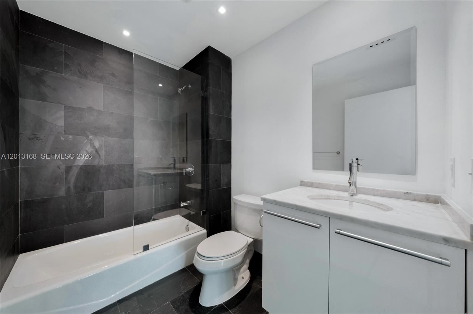 900 Biscayne Blvd #4006, Miami FL 33132