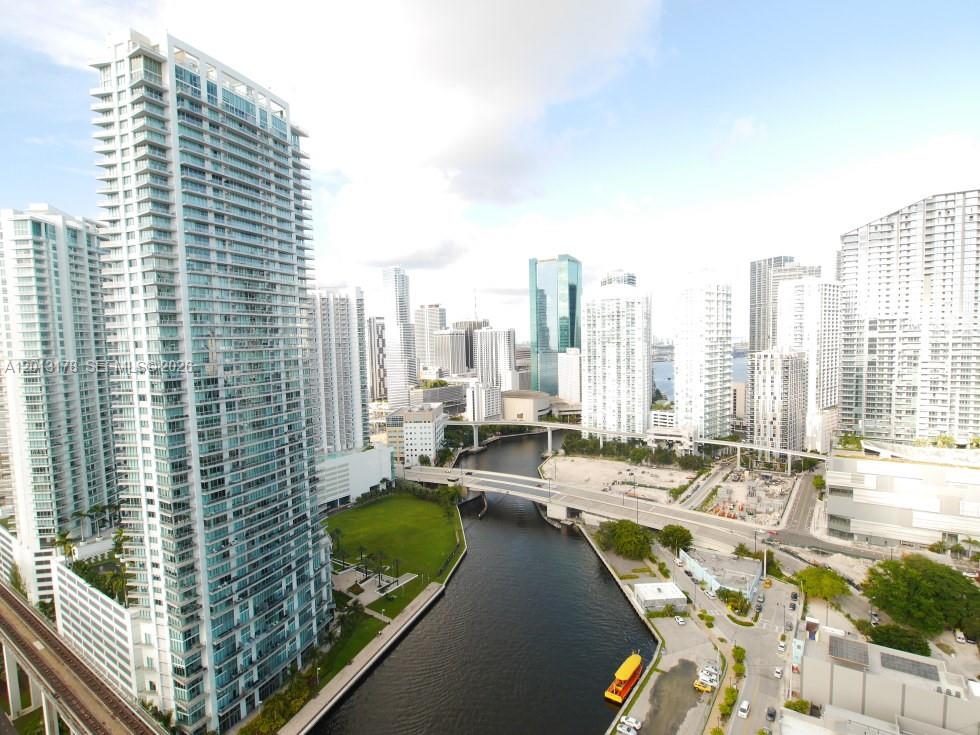 690 SW 1st Ct #PHI04, Miami FL 33130