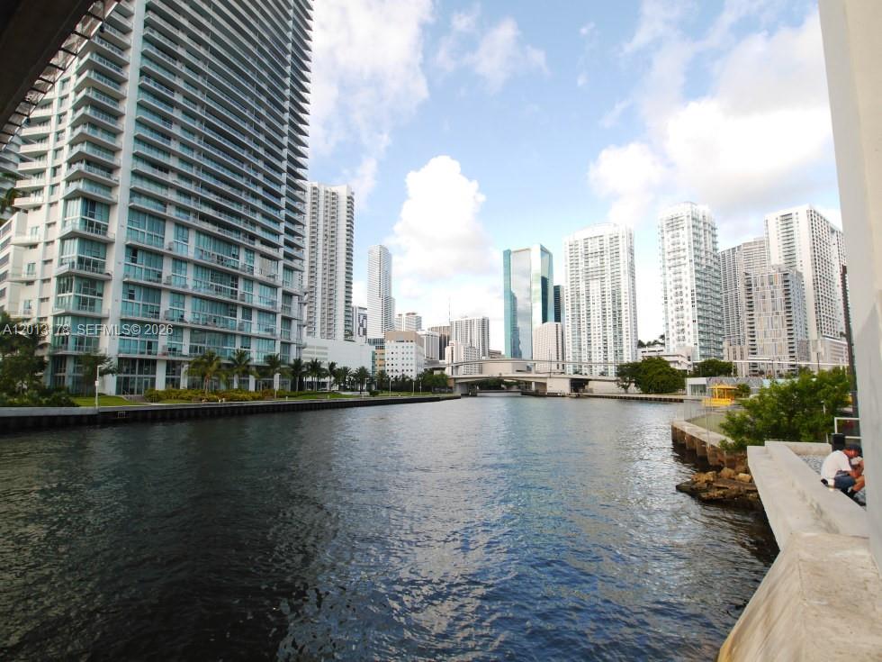 690 SW 1st Ct #PHI04, Miami FL 33130