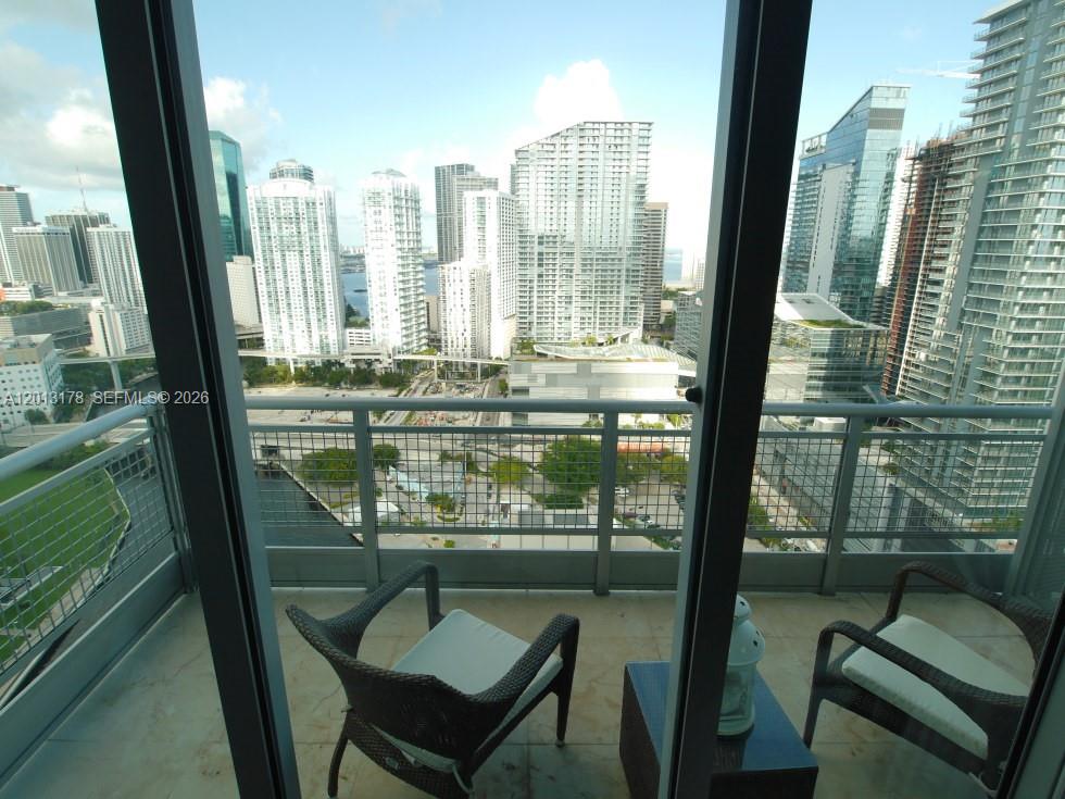 690 SW 1st Ct #PHI04, Miami FL 33130