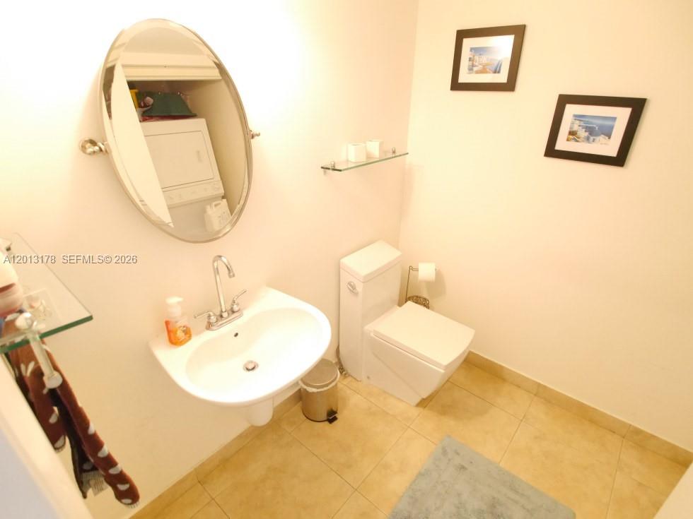 690 SW 1st Ct #PHI04, Miami FL 33130