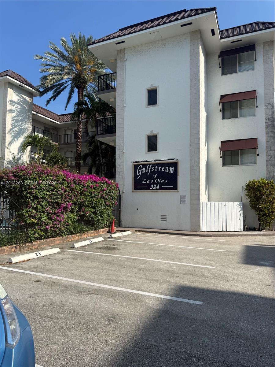 924 SE 2nd St #14, Fort Lauderdale FL 33301
