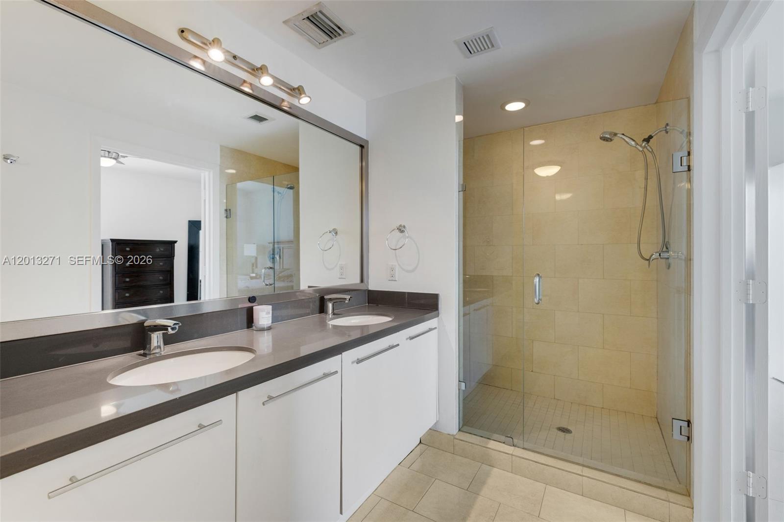 90 SW 3rd St #2504, Miami FL 33130
