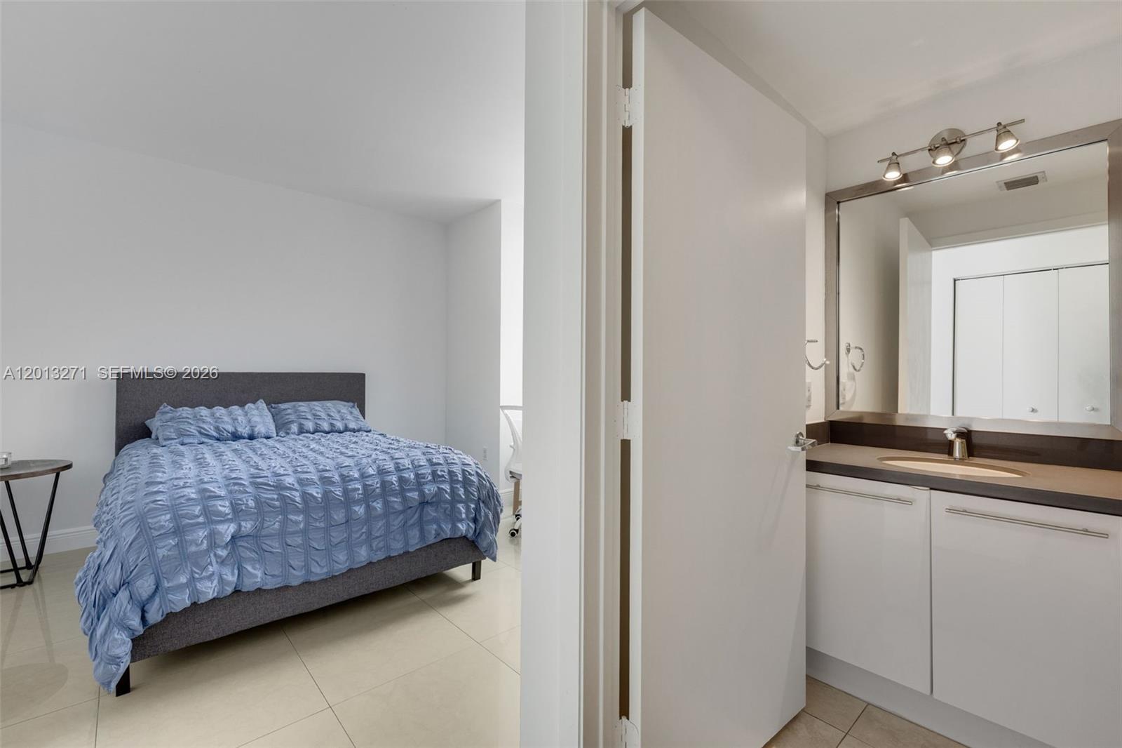 90 SW 3rd St #2504, Miami FL 33130