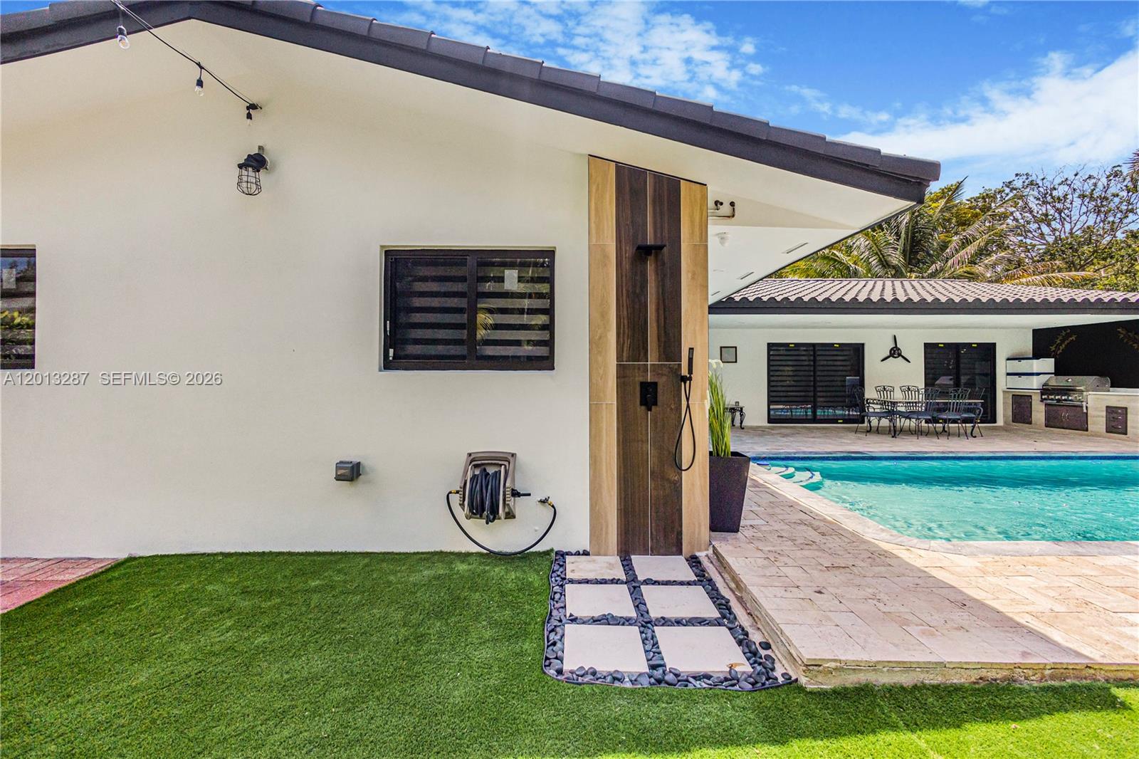15331 Turnbull Dr, Miami Lakes FL 33014