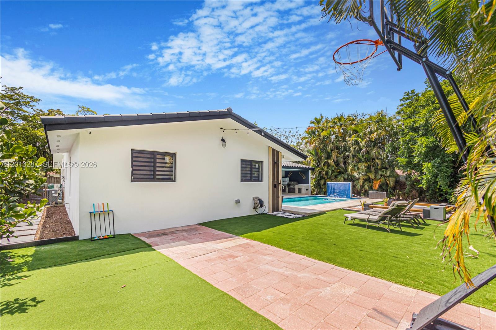 15331 Turnbull Dr, Miami Lakes FL 33014
