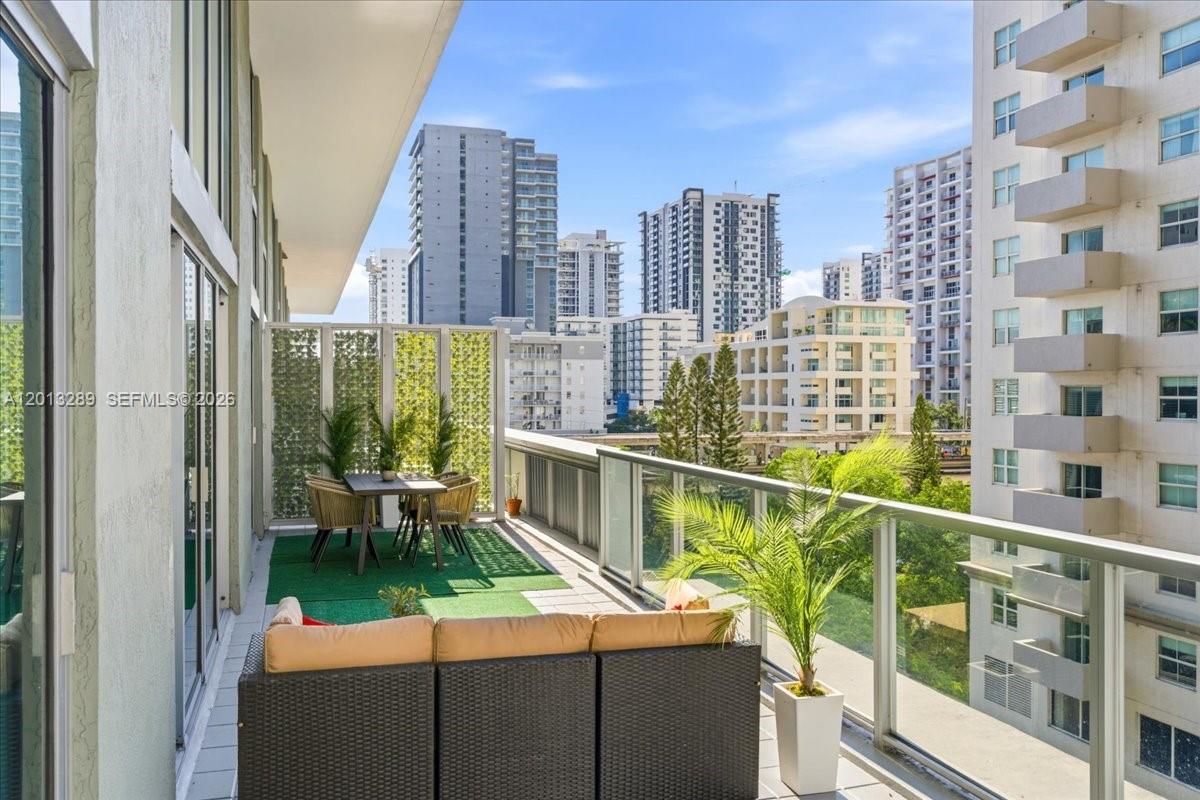 1111 SW 1st Ave #721N-Bi Level, Miami FL 33130