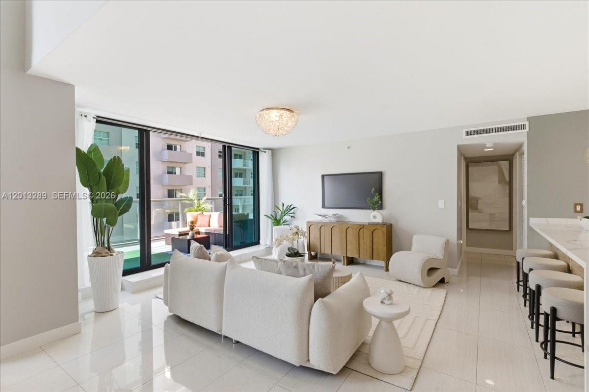 1111 SW 1st Ave #721N-Bi Level, Miami FL 33130