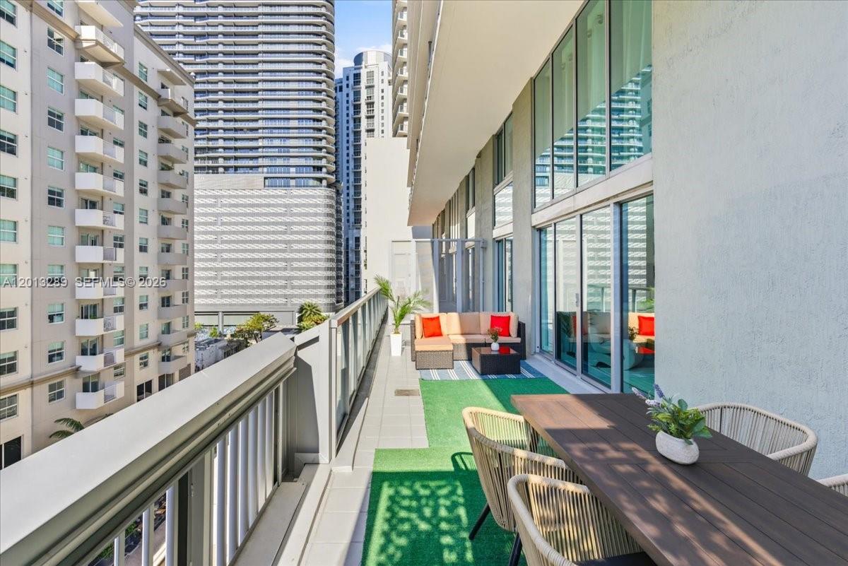 1111 SW 1st Ave #721N-Bi Level, Miami FL 33130