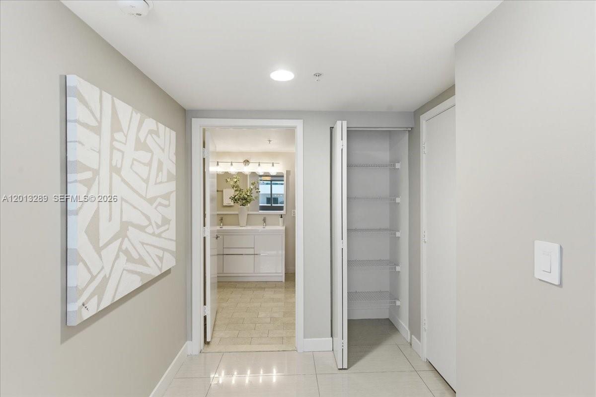 1111 SW 1st Ave #721N-Bi Level, Miami FL 33130